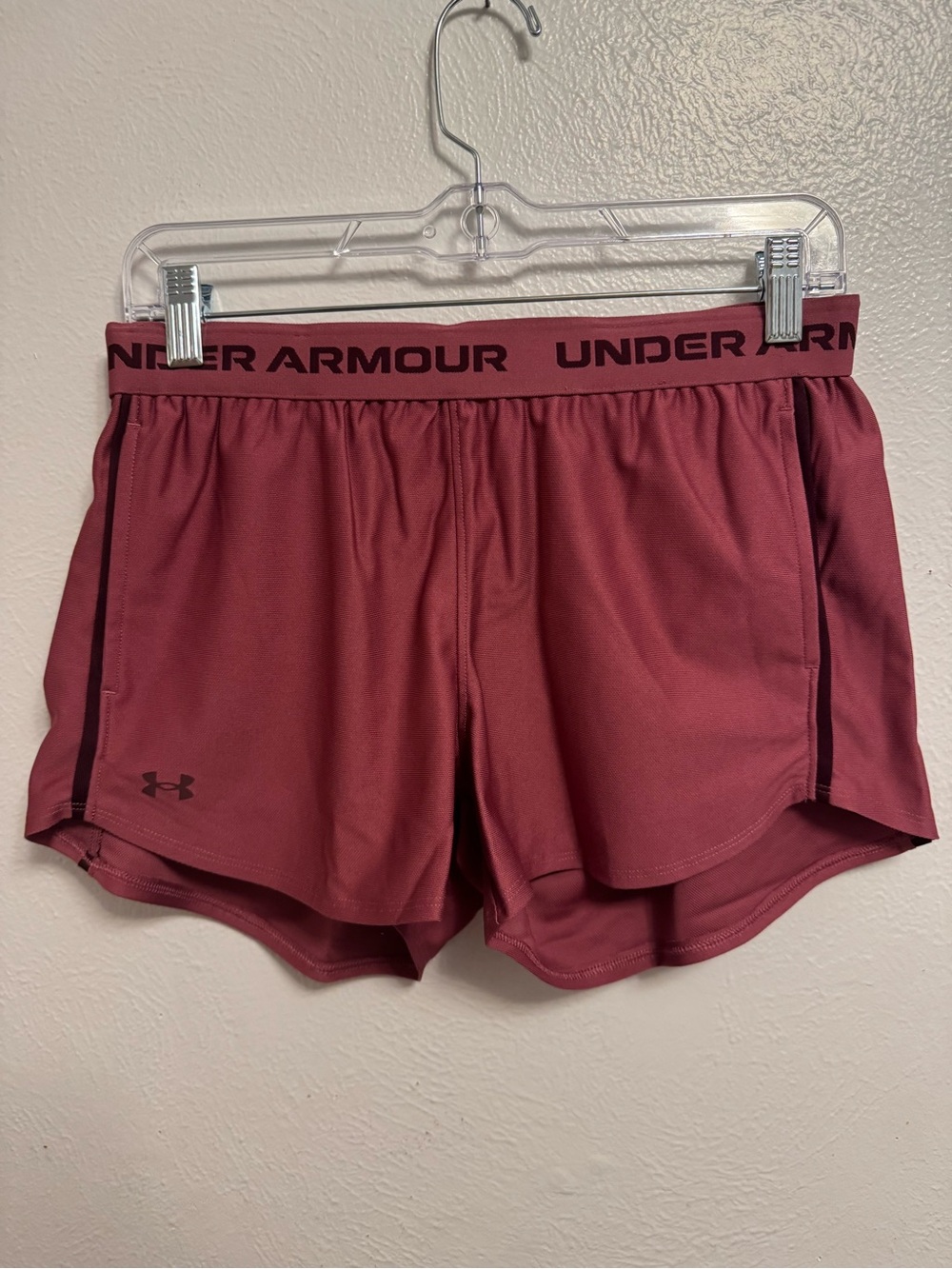 Under Armour Women's burgundy Performance Shorts